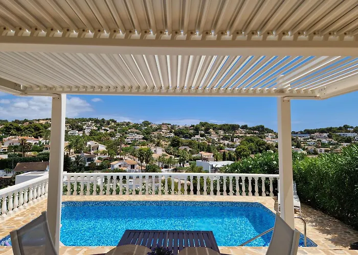 Neu Renovierte Villa Mit Privatem Pool Fusslaeufig Zum Meer