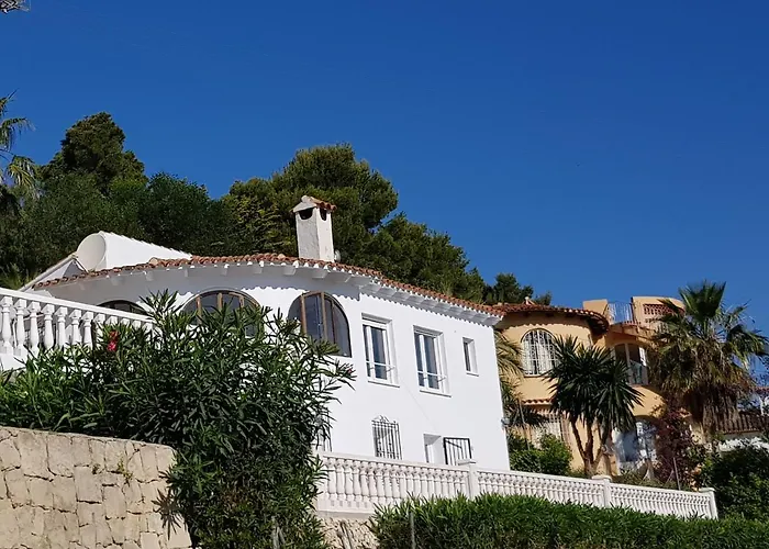 Neu renovierte Villa mit privatem Pool fußläufig zum Meer